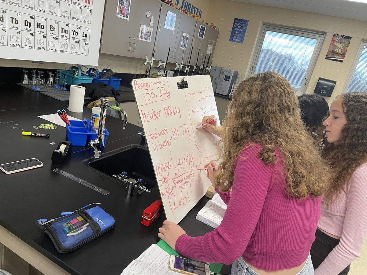 I’ll never stop being amazed watching my chemistry students develop real science in real time with just whiteboards and a few expo markers🤯 #modelingchemistry #letthemdothescience