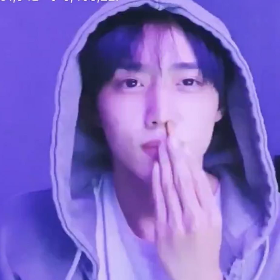 hyunjaemwohae's tweet photo. sunwoo did his “magic trick” again 💀 https://t.co/Yn5ZnbHwgT