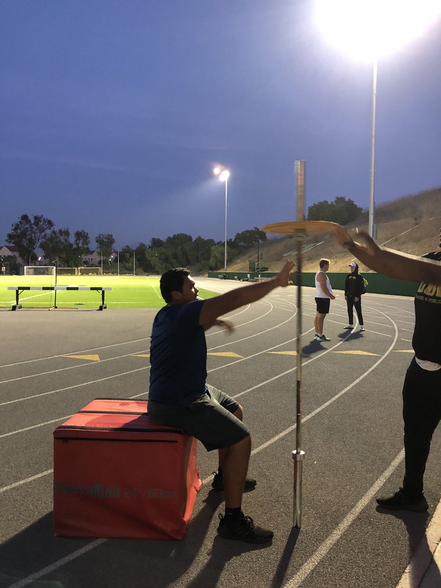 CUITFXC's tweet photo. #Throwers putting in some work at Fall Track Practice before our first Intrasquad meet! #FallTrack #Hardwork #WednesdayMotivation https://t.co/07iSwrpCGi