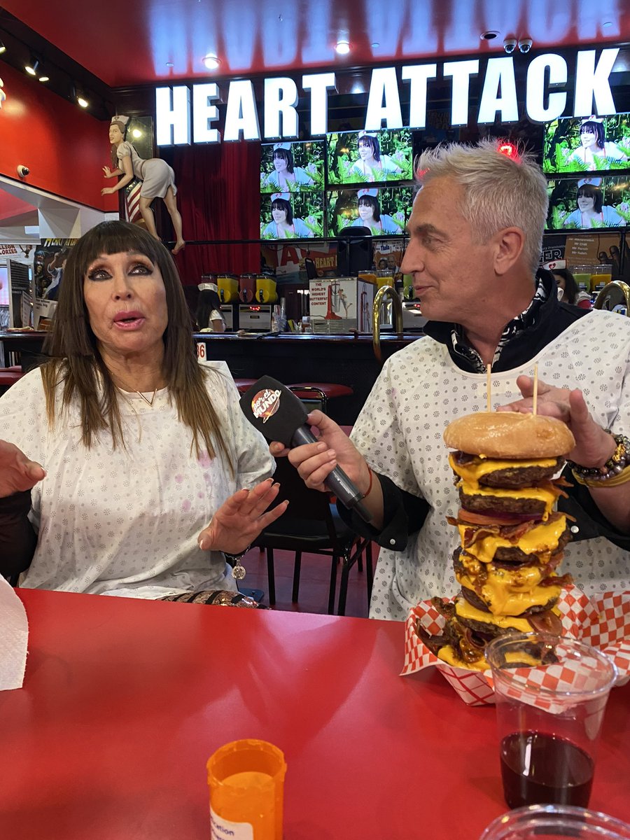 marley_ok's tweet photo. Heart attack! Un restaurante donde te atienden enfermeras y te pegan nalgadas si no comes todo!
#porelmundo ahora en vivo por @telefe https://t.co/hWt8CxzEkj