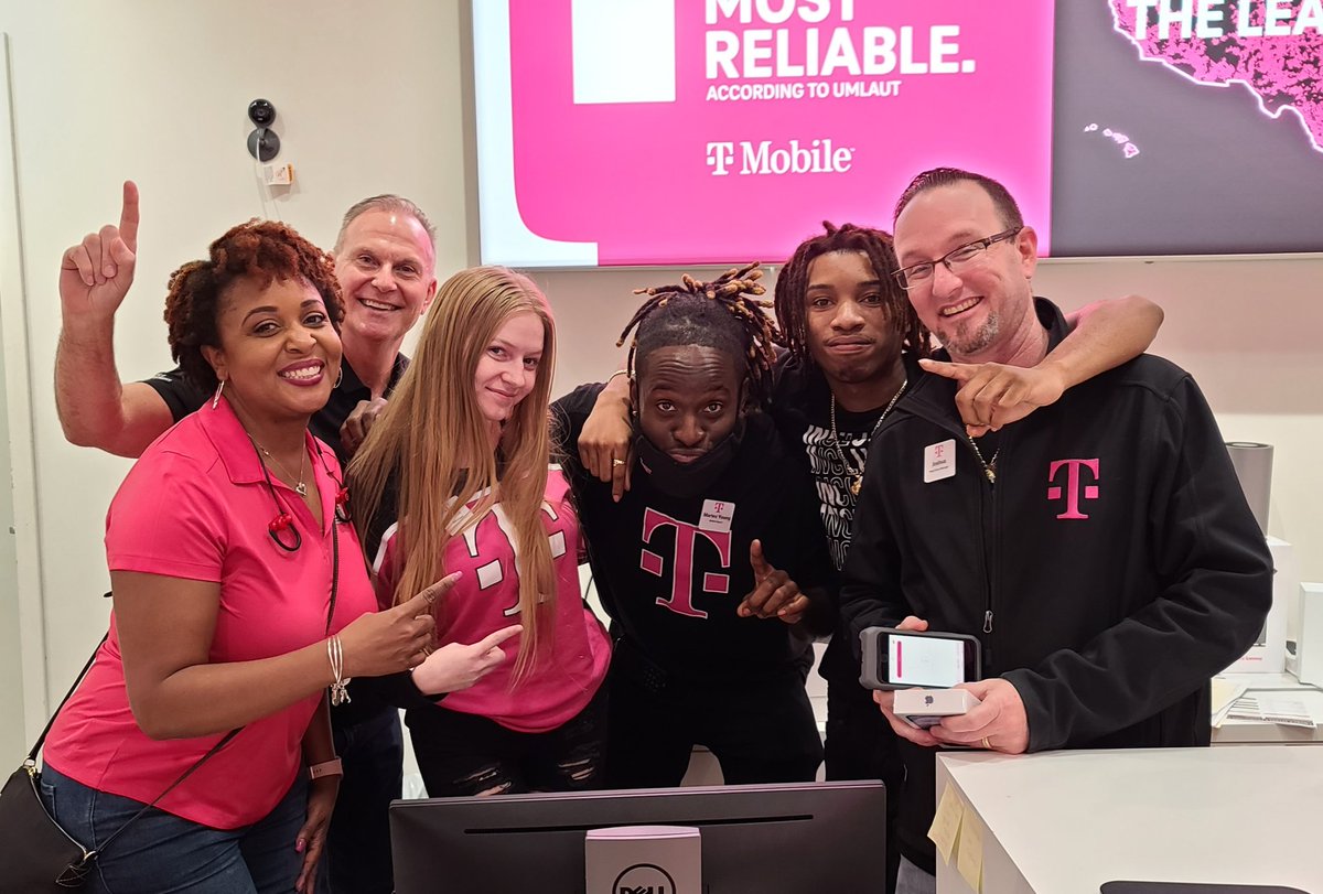 Visiting our <a href="/Arch_Telecom/">Arch Telecom | Employee Owned</a> partners this evening at Brandon Town Center! This crew already reached their November goals by bringing a great experience to our TFB customers! <a href="/stacierobinson0/">Stacie King</a> <a href="/MattHaven/">Matt Haven</a> <a href="/jboy1724/">Javier B</a> <a href="/EddiePryor7/">Eddie Pryor</a>