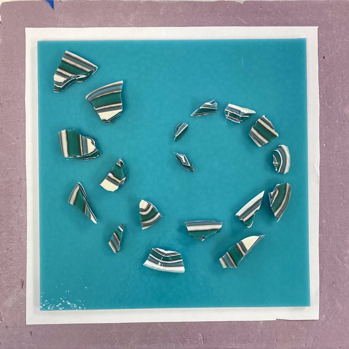 paintflail's tweet photo. is it done? i have no idea…

🤔
#fusedglass #fusedglassart #decisions https://t.co/ZwdHuxtayR