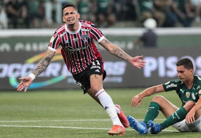 sv143870923480's tweet photo. Palmeiras e São Paulo se enfrentaram sete vezes em 2021.

O Tricolor Paulista venceu 3 duelos, empatou outros 3 e perdeu 1. https://t.co/qaFSrHyzpw