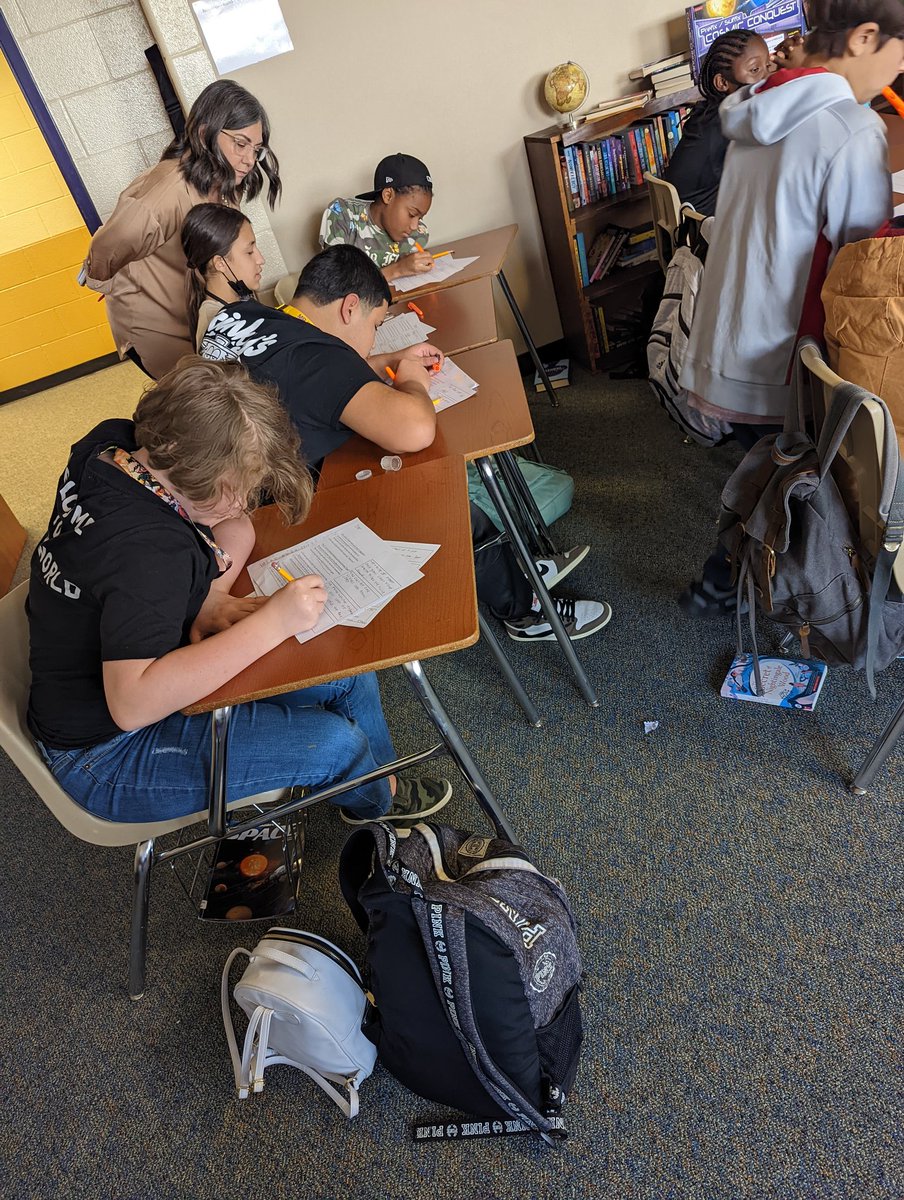 MrsBoyer2's tweet photo. Small Group and conferring in action in Ms. Harper's room! #mrjhmavs @drfjblack @AngelaHinkelman @NinaAnderson11 https://t.co/ORELXbUGfj