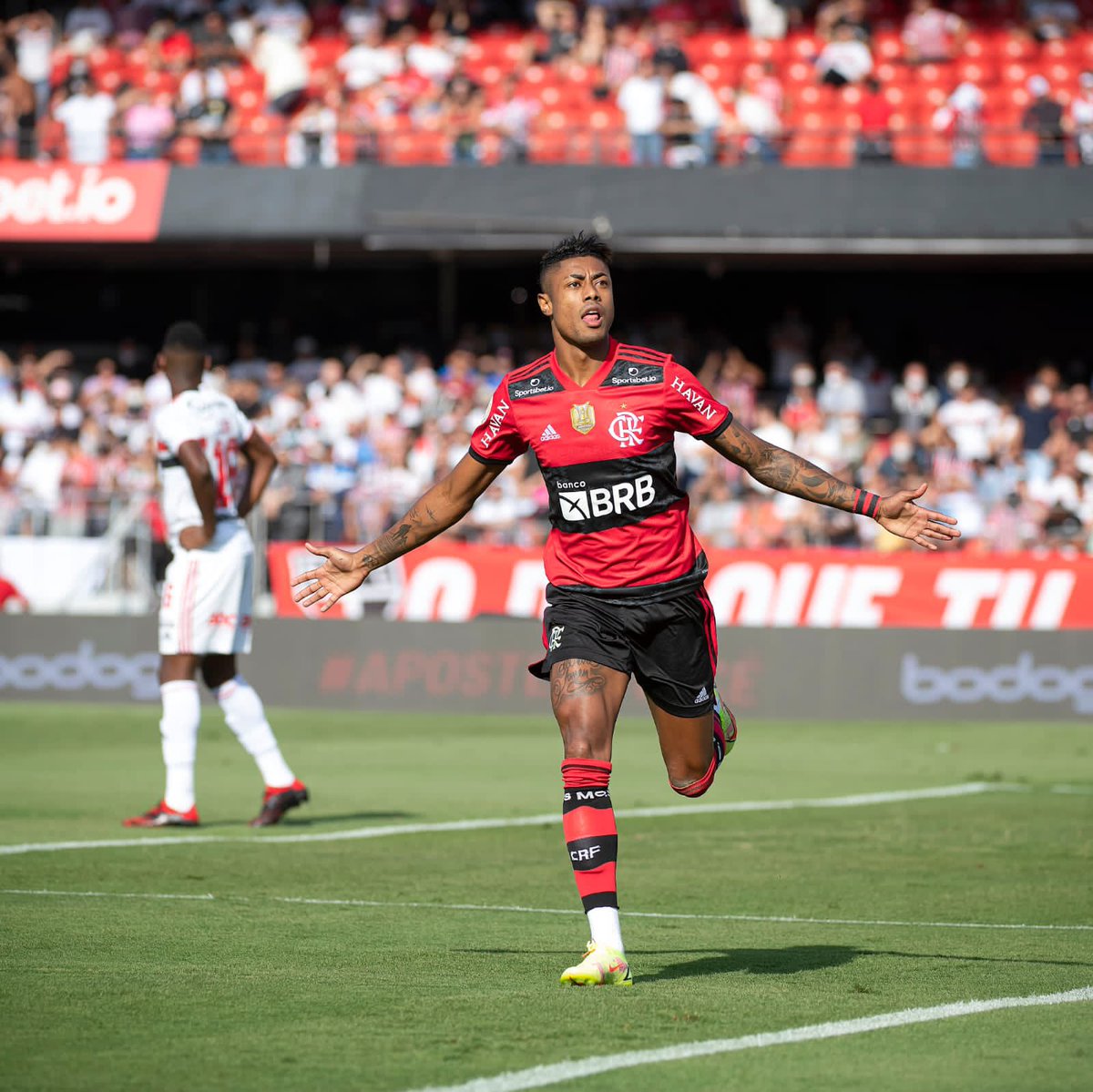mundodabola's tweet photo. Bruno Henrique é craque! https://t.co/zzZPd3jNFa