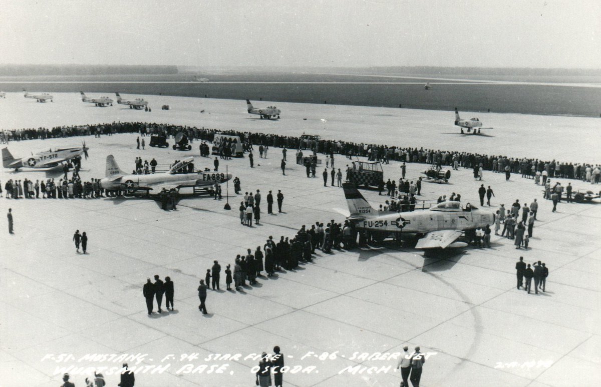 F-51, F-94 Star Fire, F86 Saber Jet, Wurtsmith Air Base, Oscoda - ca. 1950s (via Vintage Michigan Postcards FB)
https://t.co/tZGuIeJw0A https://t.co/hjVKerJHgd