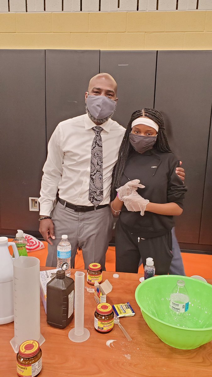 OHSFrantan's tweet photo. Great time at the OHS Math & Science Family Night!!! Thank you to @Cassimiro0411, members of the math & science departments, & our student volunteers!! #ohsmath #ohsscience #movingtogreatness https://t.co/km0RkU2mIM