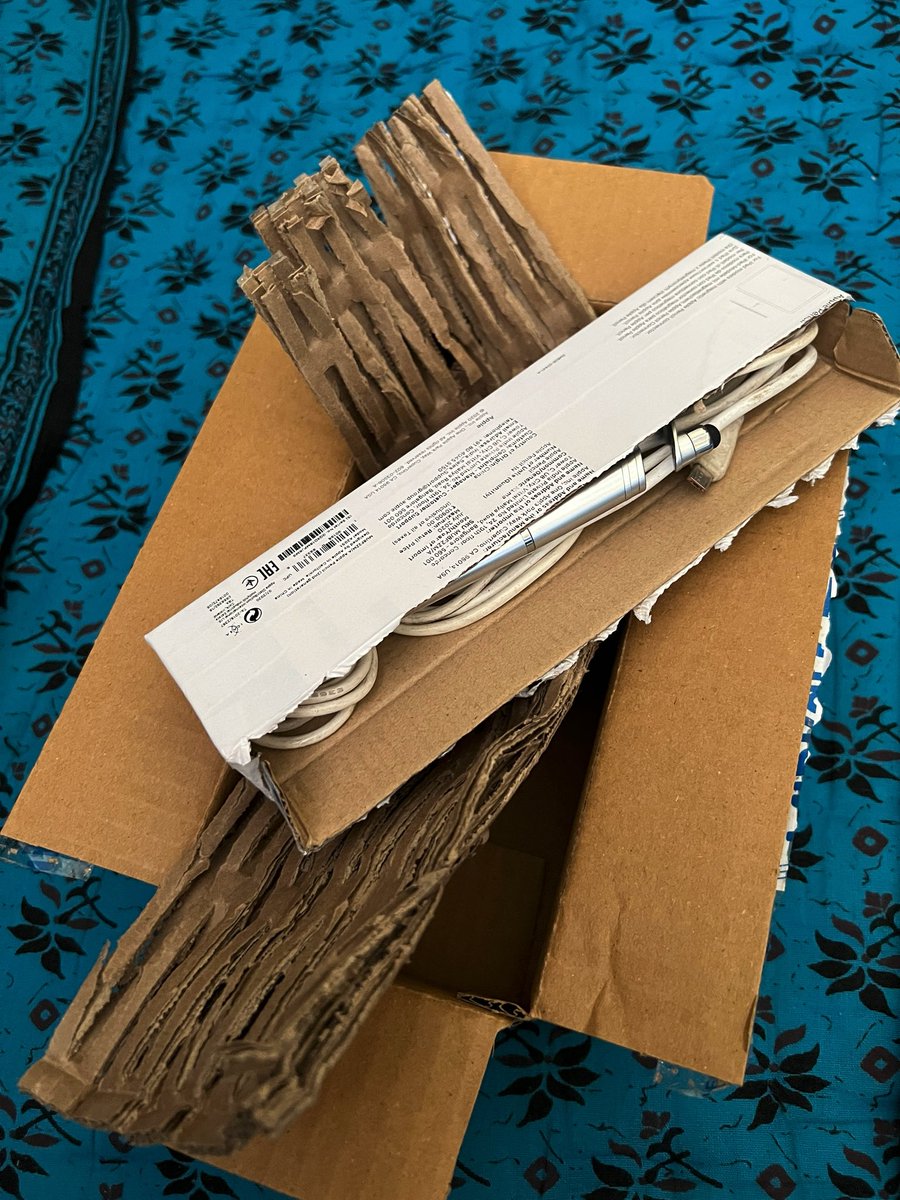 #flipkartscam Ordered an Apple Pencil on 10th Nov and received a metal pen instead. FK arranged a replacement but their delivery guy denied as there was no Apple Pencil on my end. Issue was escalated to seniors which is now delayed till 22 Nov. Do you even want to help <a href="/Flipkart/">Flipkart</a>?