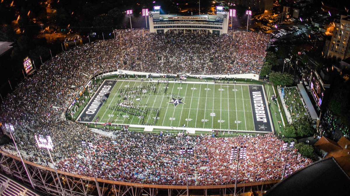 JeffreyUgo1's tweet photo. After a great conversation with @CoachLMorgan and @Coach_Minter I’m blessed to say I’ve received another SEC offer from Vanderbilt #AnchorDown #6ixGod https://t.co/42yuSqoDD6
