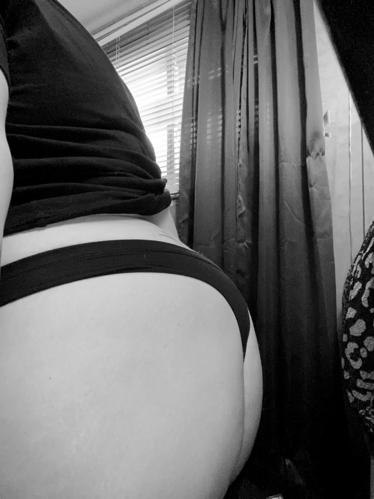 pinapple_420's tweet photo. @OnIyFansNewbs @Ashleefantasyyy Just a brat wanting her back thrown on hump day #420babe #babygirl #bbw #bbwonly #bbwwhore #bbwworship #nud3 #onlyfans #onlyfanswife #horny #hornyfans RT for your favorite brat, like and follow my page 💋💦 https://t.co/mhhv8mRBnz