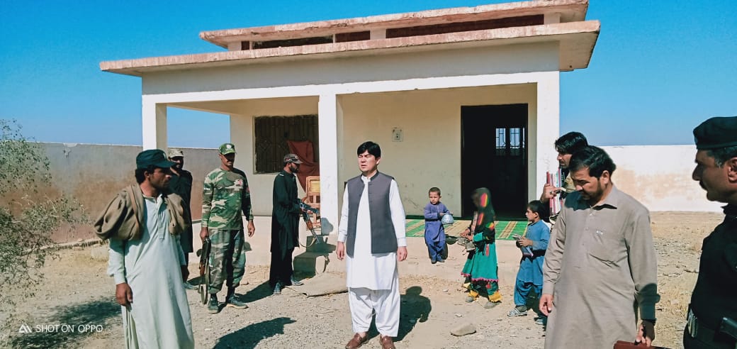 ڈپٹی کمشنر موسی خیل یاسر حسین کا گورنمنٹ پرائمری سکول جان محمد کا اچانک دورہ، ایک شخص کو دوسرے استاد کی جگہ ڈیوٹی کرنے پر گرفتار کیا اور فوری طور پر ڈی ای او موسیٰ خیل کو متعلقہ غیر حاضر استاد کے خلاف کاروائی کا حکم دیا،
<a href="/ChiefSecretary/">Chief Secretary</a> <a href="/dpr_gob/">Govt. of Balochistan</a> <a href="/SecondaryEduca2/">Secondary Education Department Balochistan</a>