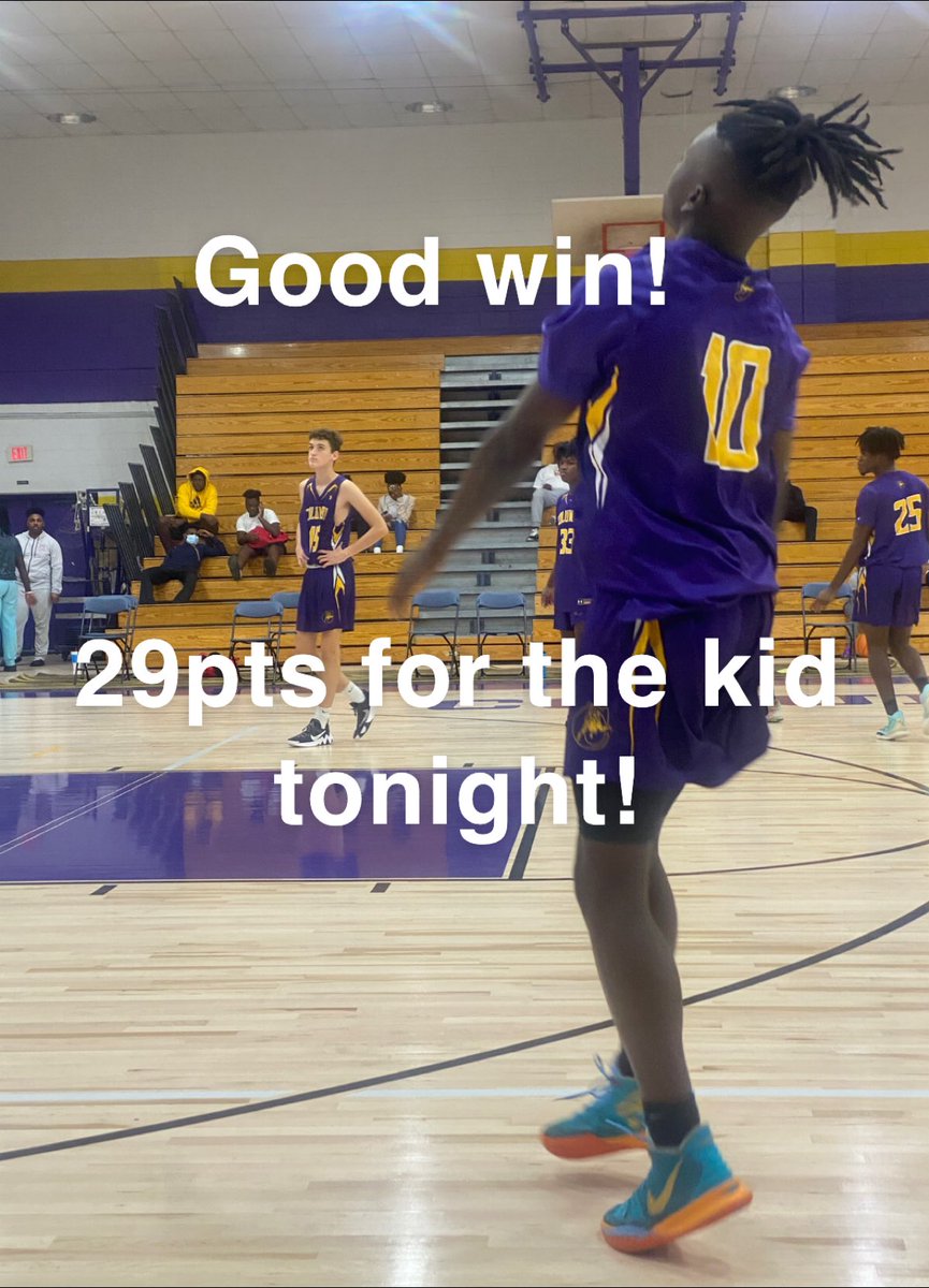 onedred386's tweet photo. @IsaacBroxey_15 that boy was hooping tonight ! https://t.co/ZlMJaG5CXR