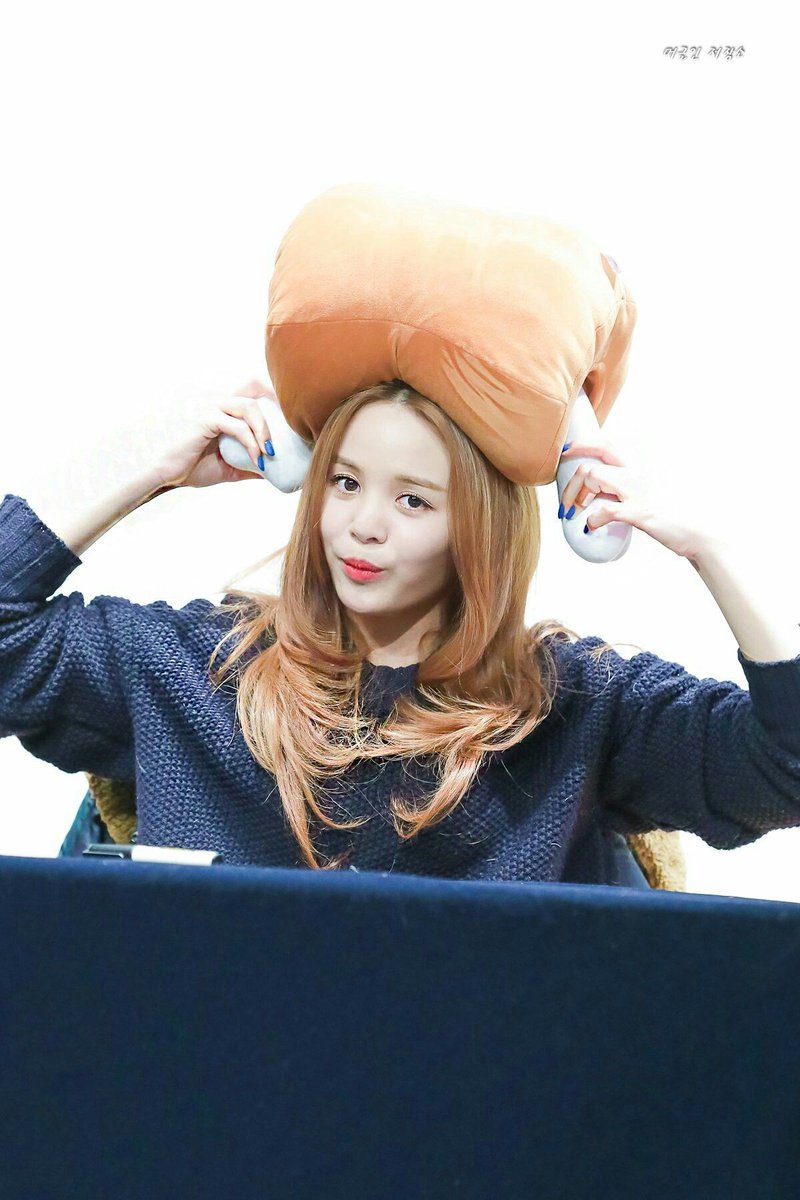 SornShineBR's tweet photo. ☀️ | #OurSunShineSorn 💖
#RunWithSornDay #눈부신_손_날입니다 #손 #สร #HappySornDay @sssorn_clc #ThankYouSorn https://t.co/fOKxThwc0d