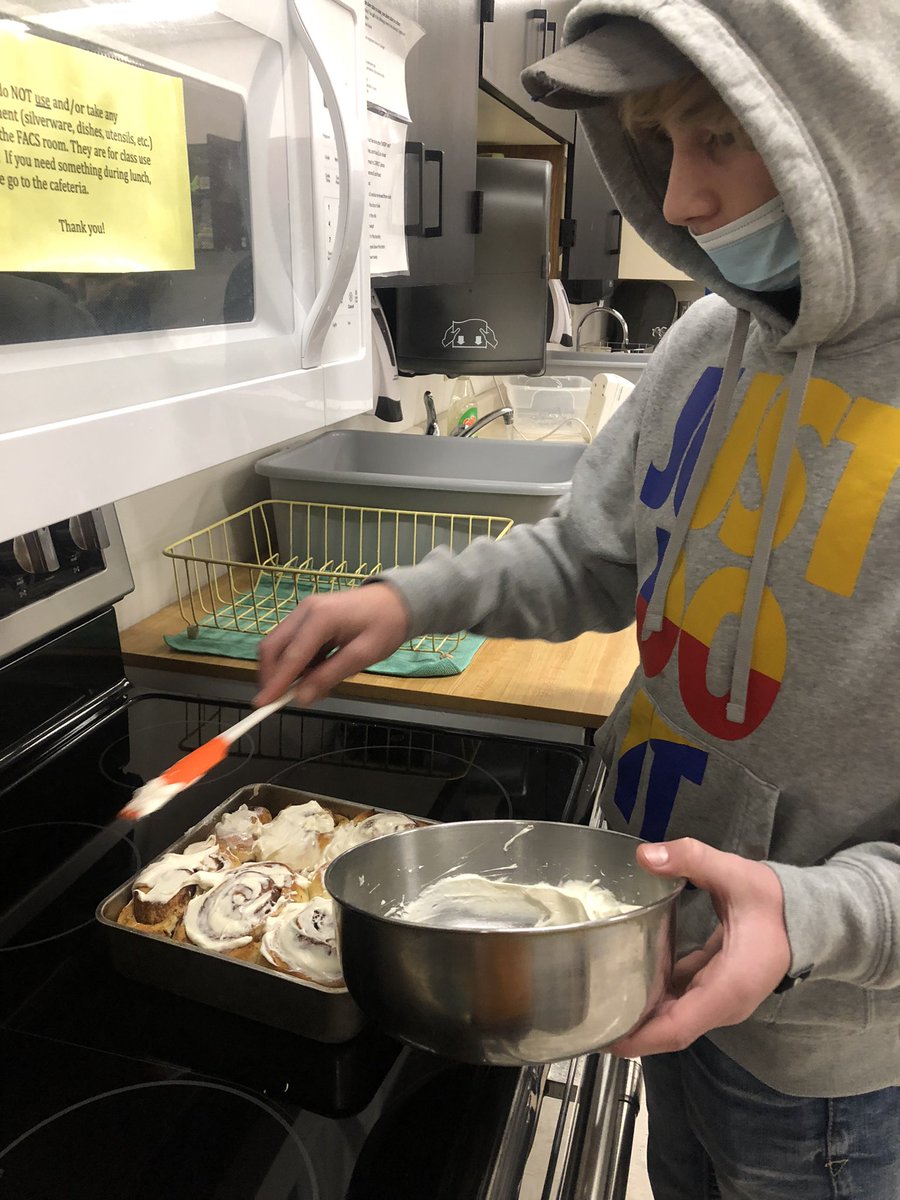 CassidyBreer's tweet photo. Cinnamon roll day(s) in Basic Foods today. Definitely a popular lab day with students. #TritonFACS #WeAreTriton https://t.co/OV1PtiNlWX