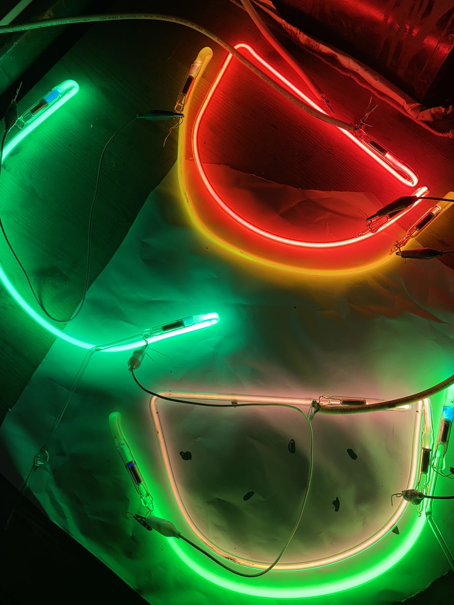 judeaz_'s tweet photo. Got 5 pieces pumped, 87 more to go 🥲🍉⚡️
•red= neon in clear glass tube
•soft pink= helium in clear glass
•sour green= He in phosphor-coated clear glass (pccg)
•apple green= argon+mercury in pccg
•minty green= Ar+Hg in pccg
#neon #glassbender #sculpture #nft #science #art https://t.co/J6tF2YKrsw