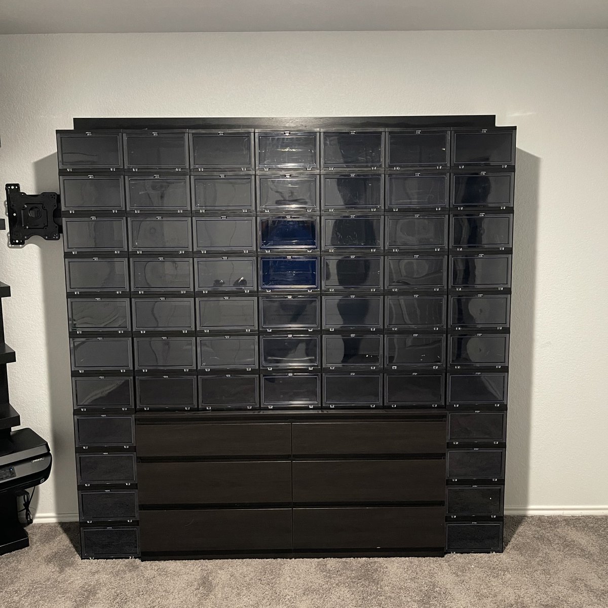 jayakashine's tweet photo. I closed on this brand new house 17 days ago….. The start of my full fledge sneaker room… #goals #dropfront #sneakerroom https://t.co/Siq1WjXGYE
