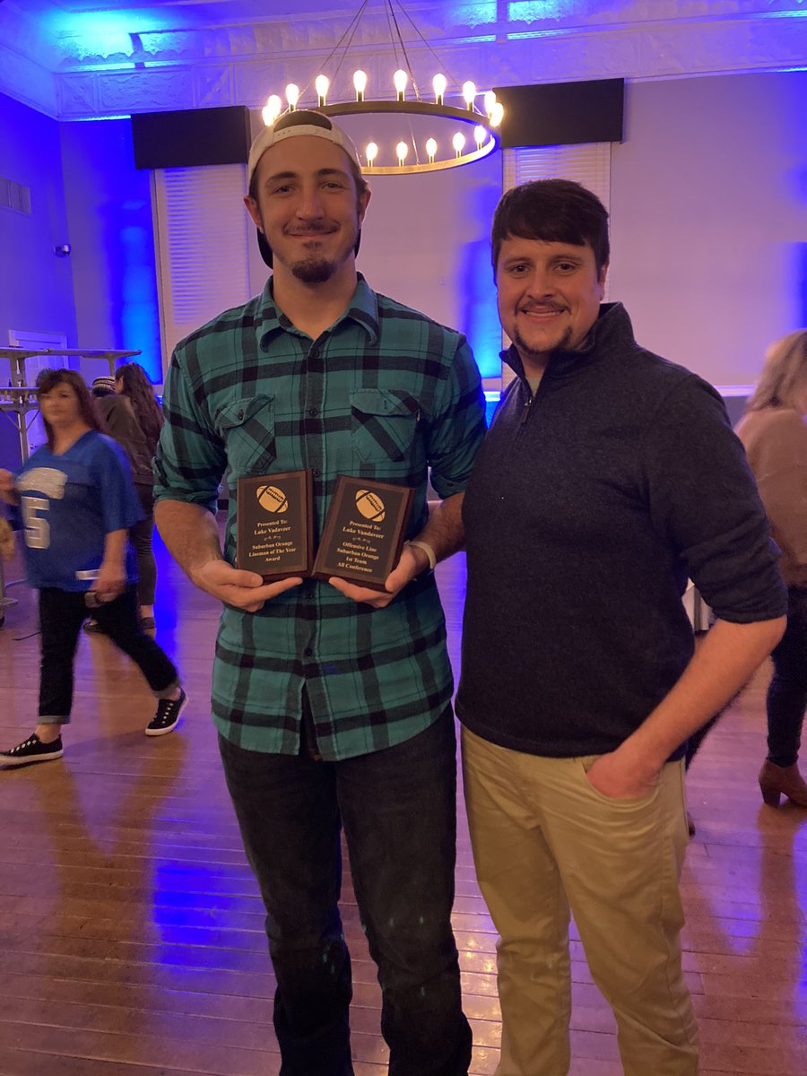 LukeVandaveer's tweet photo. Extremely honored to receive the Lineman of the Year award and First Team All Conference Offensive Line in the Suburban Orange Conference. All credit goes to my amazing coaches all the way from the JR program to my senior year. @NWLIONSFOOTBALL @nwjfootball @NORTHWEST_LIONS https://t.co/Z6VHfkzN6B