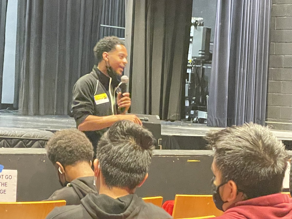 JhsCdc's tweet photo. Class of 2012 JHS alum, Donovan Watson shares entrepreneurship principals with JHS students. @dpscte @JHSFalcons #FutureReady https://t.co/NR1EJ5AYBv