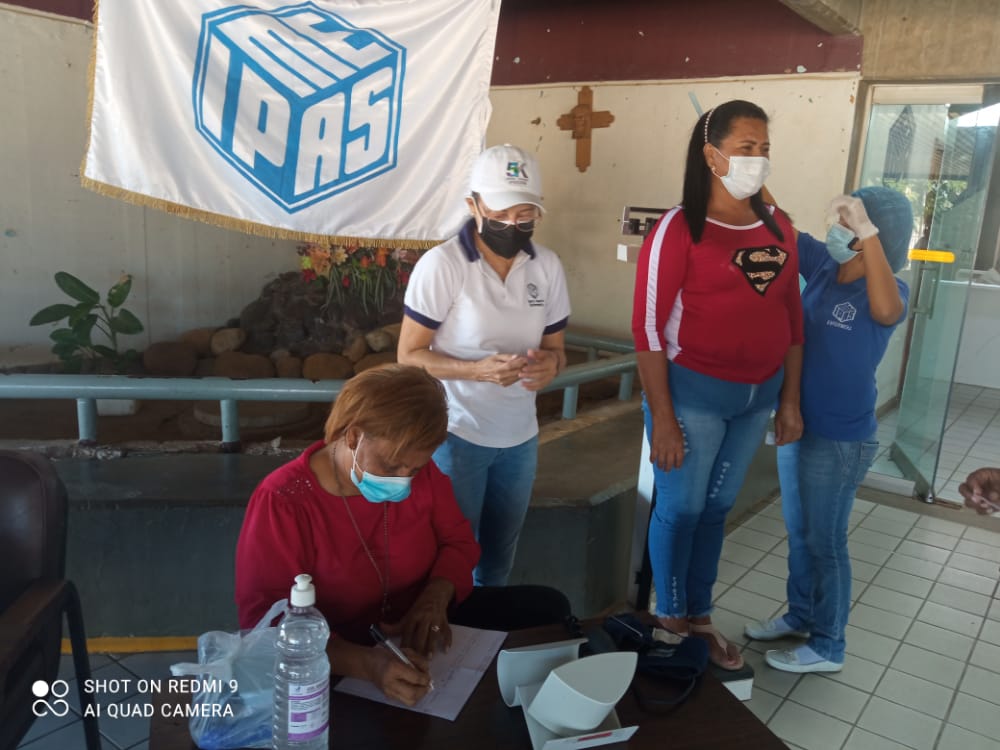 CoroIpasme's tweet photo. Debido al aniversario #7 del C.E.N.A.E donde laboran las heroínas de la patria que alimentan a nuestros niños en todas las escuelas del estado falcon @CoroIpasme realiza jornada de evaluación medico-integral a todo su personal. https://t.co/h5EZ0GsFO0
