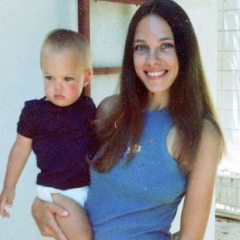 frasesfandomx's tweet photo. Post de apreciación a #MarchelineBertrand madre de Angelina Jolie. https://t.co/zwXpIiwpIw