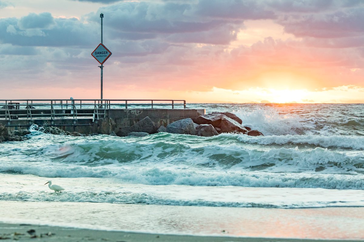International Sunrise Day ☀️⁣
⁣
#jupiterinlet #floridasunrise #waves