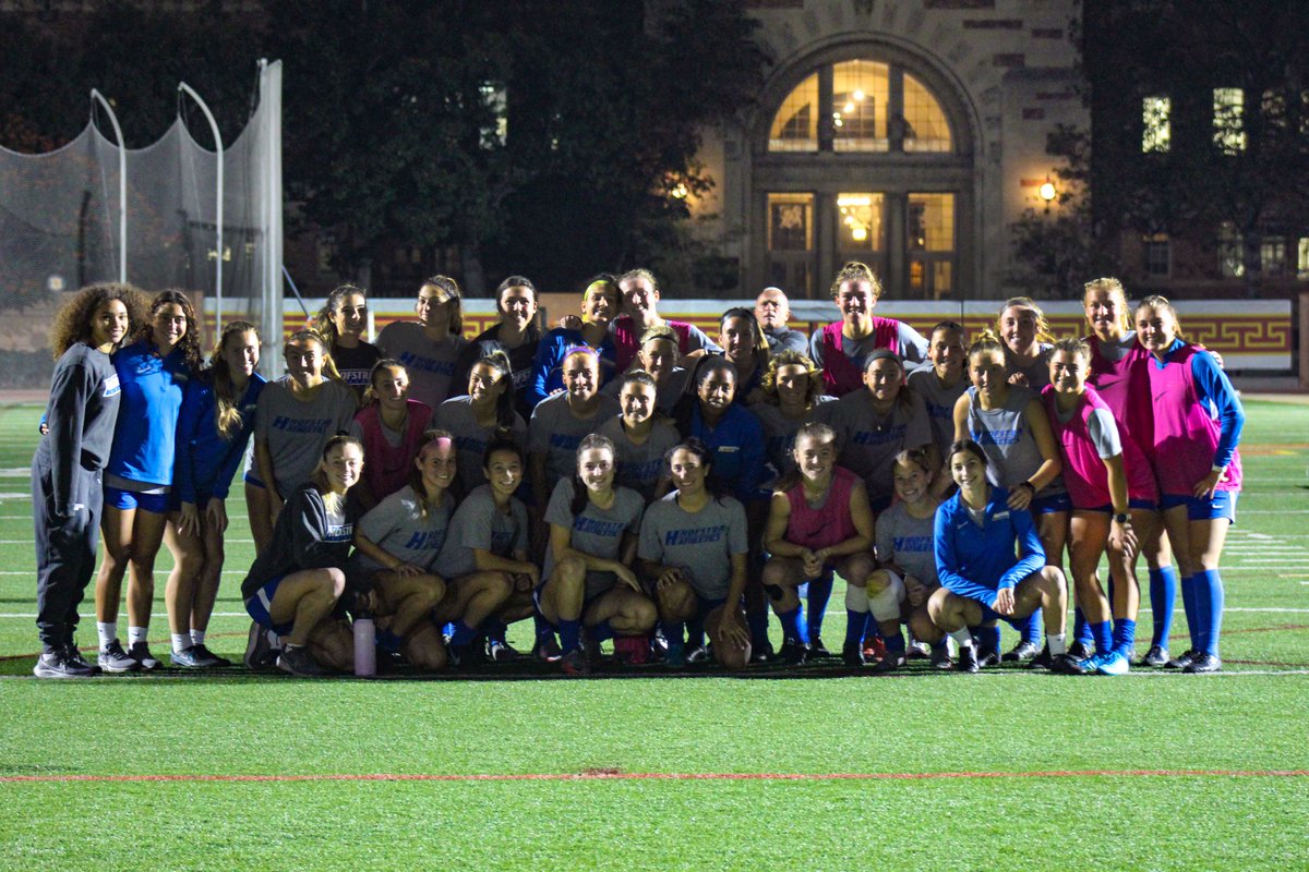 HofstraWSOC's tweet photo. 📍 Los Angeles, California

#Hofstra has made it to the West Coast! 

#RoarWithPride https://t.co/uzPpGp0Vab