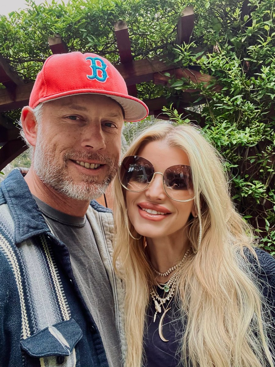 Jessica Simpson tweet media