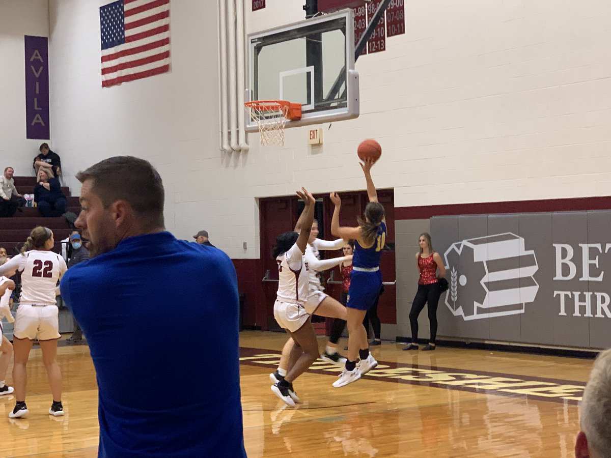 SeanBoston_PxP's tweet photo. I had a blast watching former DCHS standouts, @KisaUnruh and @laurengleason8 play tonight for Bethany. The Swedes picked up the win, and both girls played extremely well! #WinTheDay https://t.co/BkjgwJALom