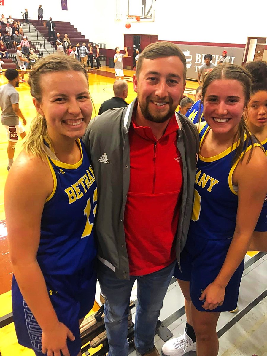SeanBoston_PxP's tweet photo. I had a blast watching former DCHS standouts, @KisaUnruh and @laurengleason8 play tonight for Bethany. The Swedes picked up the win, and both girls played extremely well! #WinTheDay https://t.co/BkjgwJALom