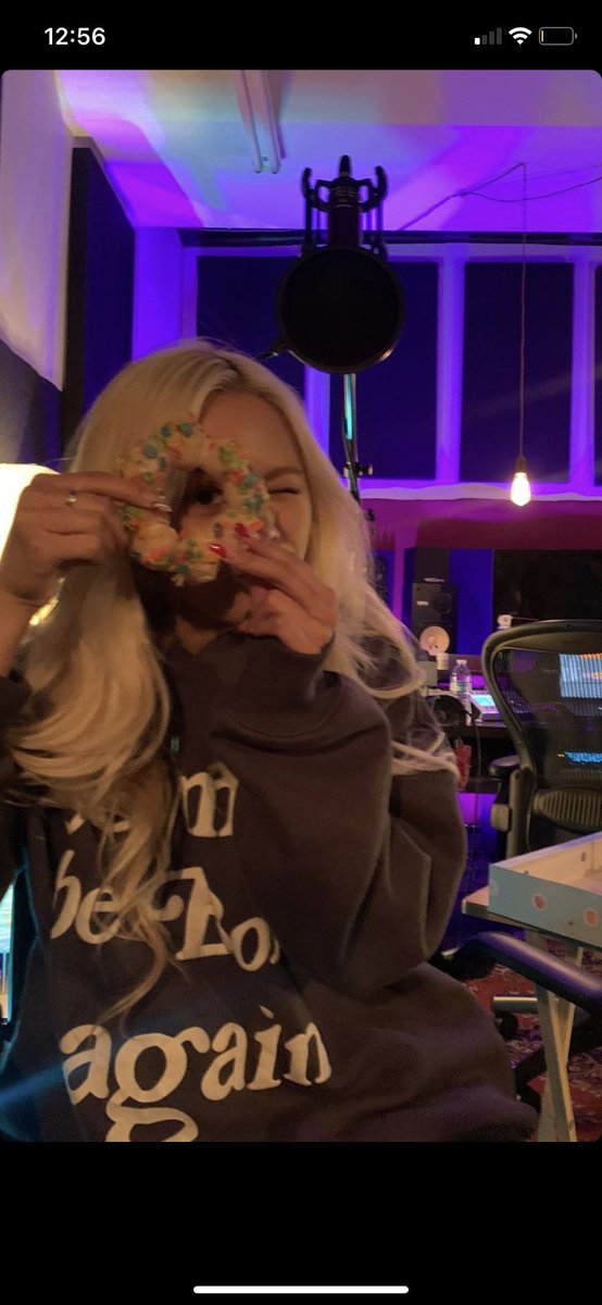 sornologist's tweet photo. i love you so much i hope youre having an amazing birthday in LA ❤️ im very grateful for all the happiness youve given me over the years and i’m proud of all your hard work @sssorn_clc #RunWithSornDay
#눈부신_손_날입니다 https://t.co/0JLaTMaGEr