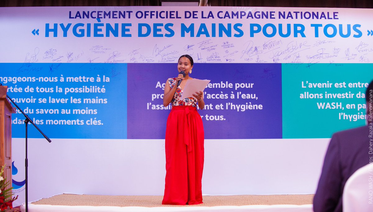 SlamCaylah's tweet photo. Lancement de la campagne d' hygiène de Lavage des mains à l'échelle nationale à Madagascar.

#Unicef #Slampoetry #Spokenword #slamothérapie #slamtrotteuse #Madagascar #Malagasy🇲🇬 https://t.co/NBwB8oBOp3