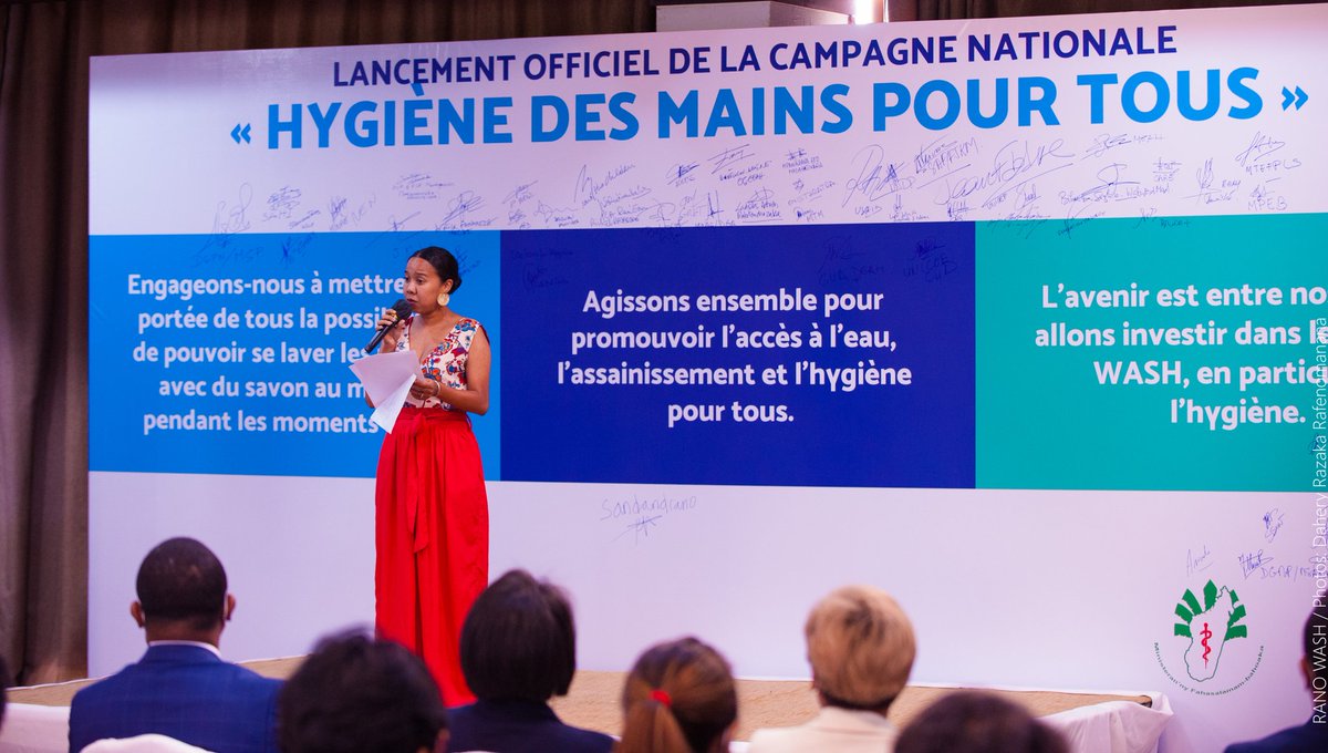 SlamCaylah's tweet photo. Lancement de la campagne d' hygiène de Lavage des mains à l'échelle nationale à Madagascar.

#Unicef #Slampoetry #Spokenword #slamothérapie #slamtrotteuse #Madagascar #Malagasy🇲🇬 https://t.co/NBwB8oBOp3