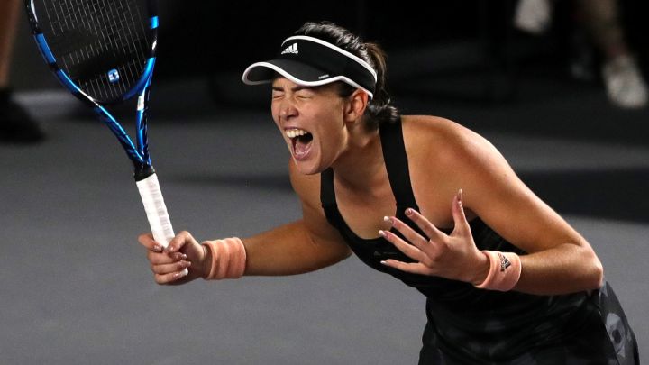 partidazocope's tweet photo. 🏆 Final de las @WTAFinals

🇪🇸 @GarbiMuguruza 6️⃣7️⃣
🇪🇪 Anetti Kontaveit  3️⃣5️⃣

🥇 ¡GARBIÑE MUGURUZA SE CONVIERTE EN LA PRIMERA MAESTRA ESPAÑOLA DE LA HISTORIA DEL TENIS!

📻 #PartidazoCOPE #WTAFinals https://t.co/wb8Qan0oaK