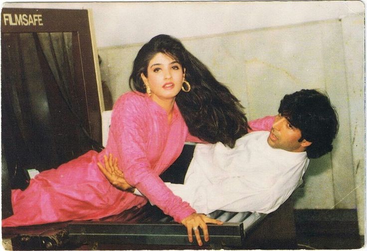 Akshay Kumar and Raveena's Blast Pic From #KhiladiyonKaKhiladi Movie 😍🔥💥💥
#AkshayKumar #RaveenaTandon