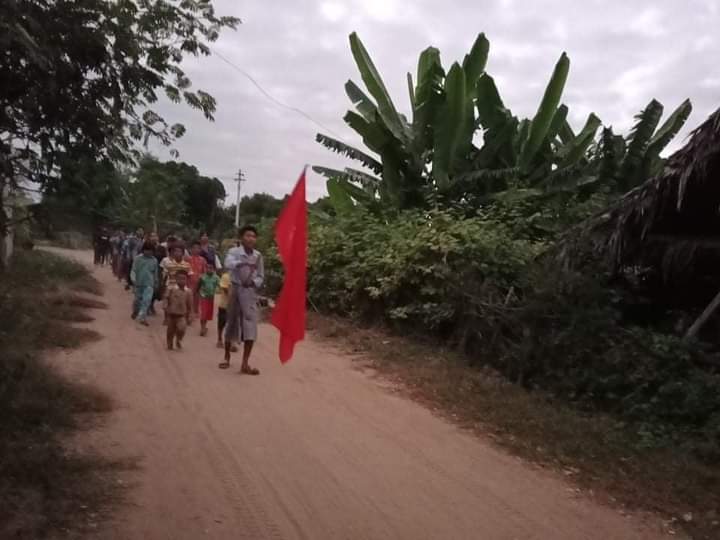 Mnla98479375's tweet photo. The people of #YeKyiPin village in #Yinmarpin Township staged a protest rally on November 17 against the Fascist Army.
LEGALIZATION OF NUG
#Nov18Coup
#WhatsHappeningInMyanmar https://t.co/YRqoFKbzk3