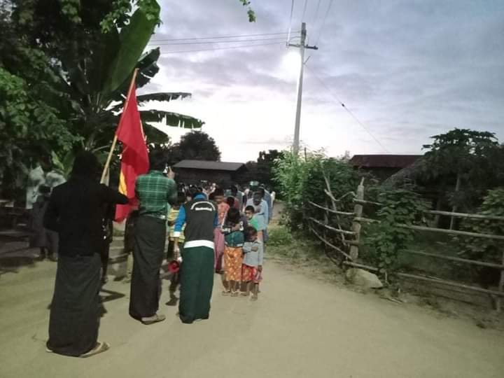 Mnla98479375's tweet photo. The people of #YeKyiPin village in #Yinmarpin Township staged a protest rally on November 17 against the Fascist Army.
LEGALIZATION OF NUG
#Nov18Coup
#WhatsHappeningInMyanmar https://t.co/YRqoFKbzk3