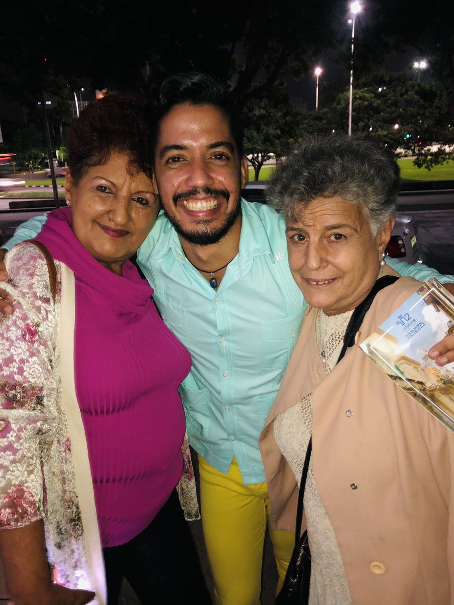 danilo_sumate's tweet photo. Cuanta alegría ver a mis queridas Blanquita y Virginia gracias por creer en mi. #Cuba #LaHabana502 #LoMasGrande #CubaViveyAbraza #CubaVive #EstaEsCuba #EstaEsSuGente https://t.co/u3z9TaXSvA