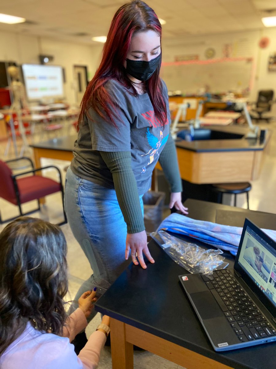 LCHSBioMed's tweet photo. Future PTs or PTAs???? #ROM #goniometers #AllinLC #BioMedFam https://t.co/QqEVLhsdk2