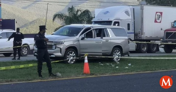 Milenio's tweet photo. Niño de cinco años muere y su papá resulta lesionado en balacera en Nuevo León 

El adulto, de aproximadamente 38 años, se encuentra delicado de salud
https://t.co/faeeHqHdB0 https://t.co/fF1dt6GpiS