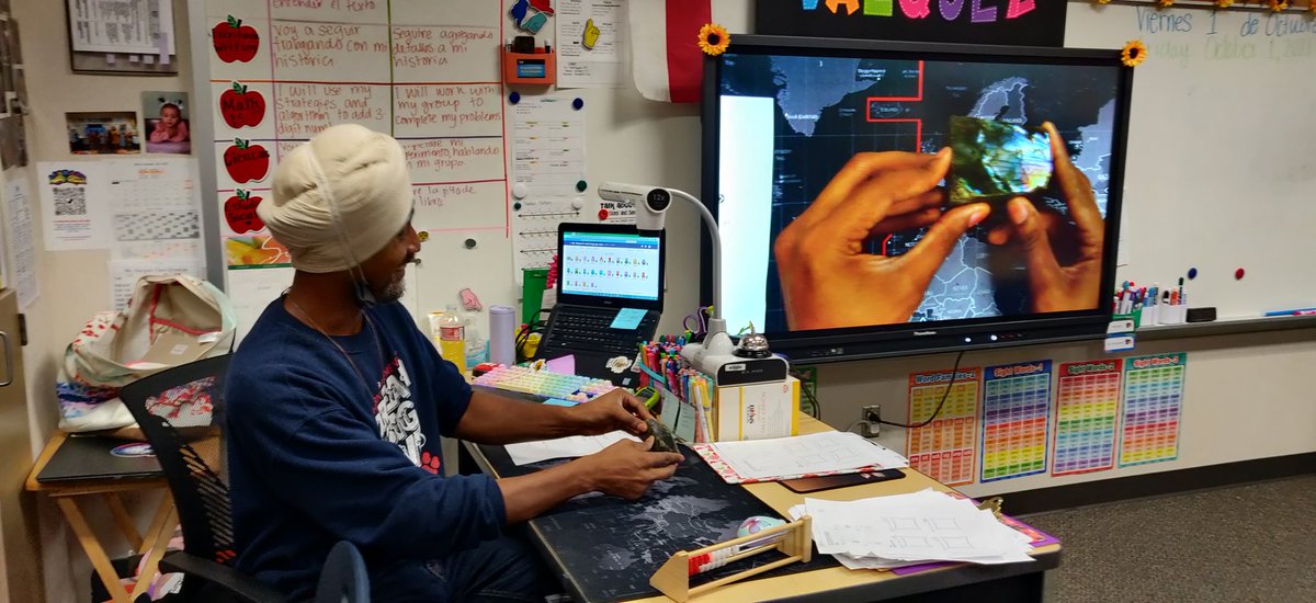 How amazing is it when your pollitos can make connections between new learning and when the amazing Mr. Moore came to show us his crystals. #learningopportunitiesworthgold #rocksandcrystals #makingmeaningfulconnections #horncubscare #aliefleads #wetalktolearn