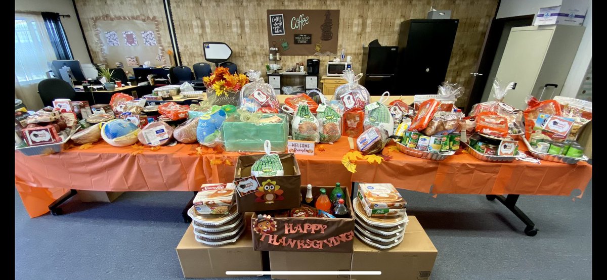 arambula_teresa's tweet photo. Happy Thanksgiving from our Fremont Family to yours!
During this holiday season, Fremont Staff is giving back to our falcon families that we love. #Grateful #KindTeam #FalconsSoar https://t.co/dFgghjNpEH