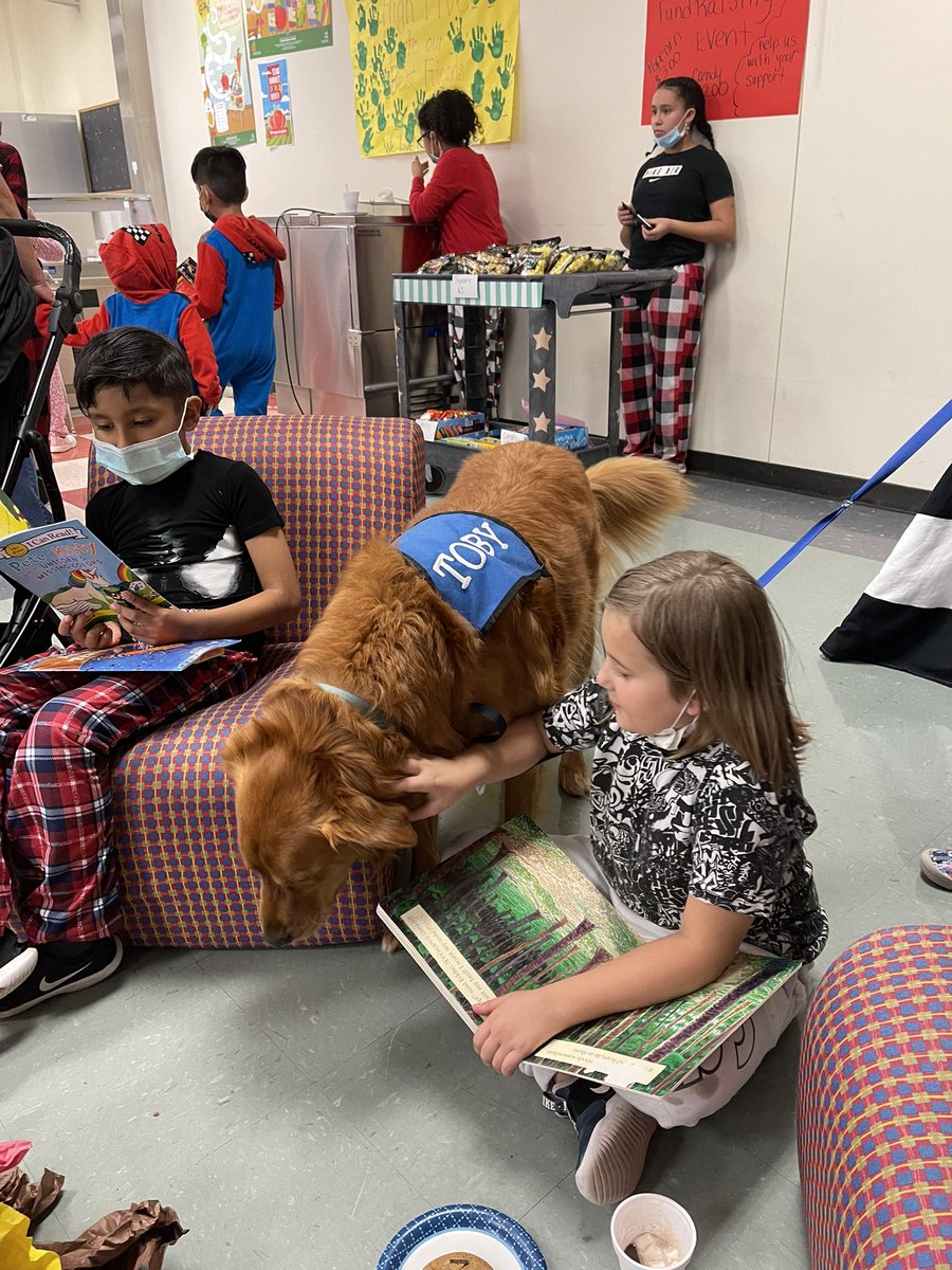 aculbertsonspr1's tweet photo. Literacy night success! https://t.co/hAEm6uLpT9