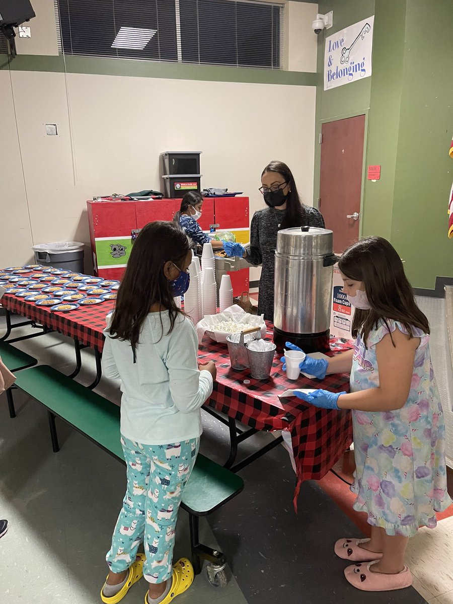 aculbertsonspr1's tweet photo. More literacy night at Anderson elementary https://t.co/2YPEME5EcB