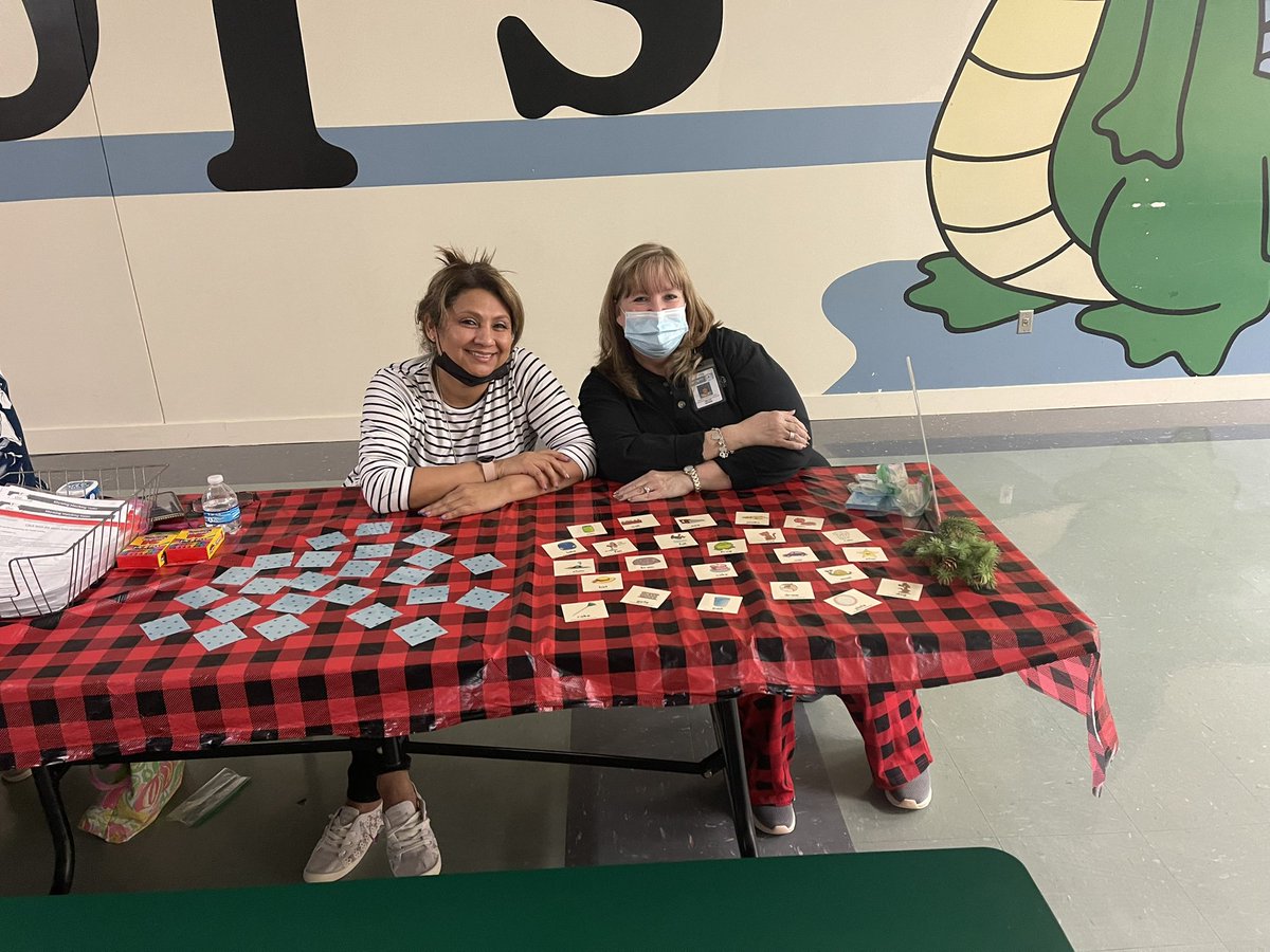 aculbertsonspr1's tweet photo. More literacy night at Anderson elementary https://t.co/2YPEME5EcB