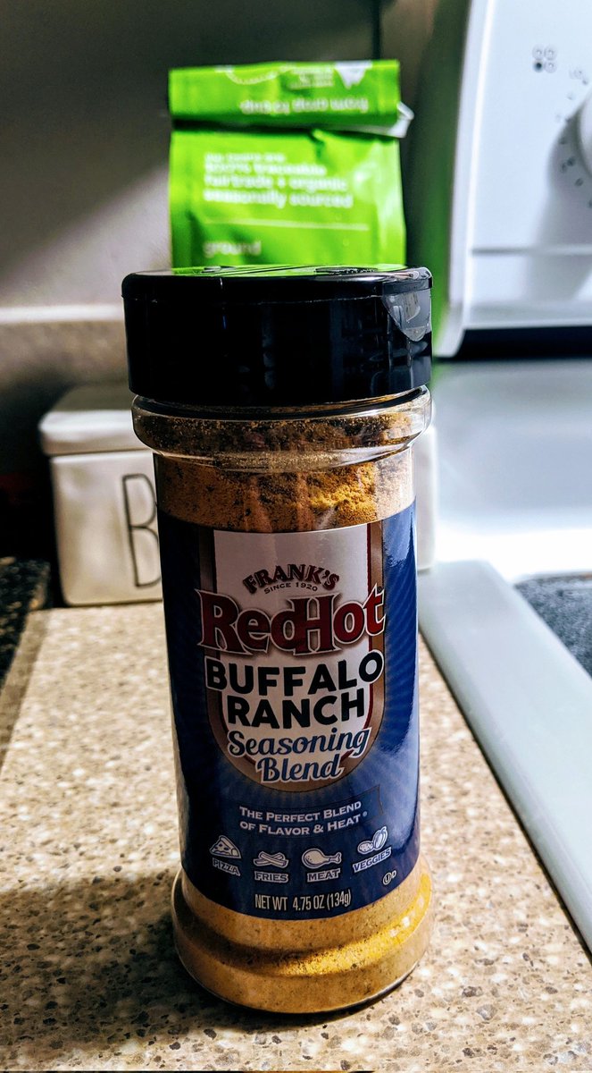 A_T_O_M_NFT's tweet photo. If you don't know, this right here is sent str8 from the spice gods!!! Pizza stood no chance against this killer spice!! 
#PutItOnEverything #FranksRedHot https://t.co/qn4H5jmRrd
