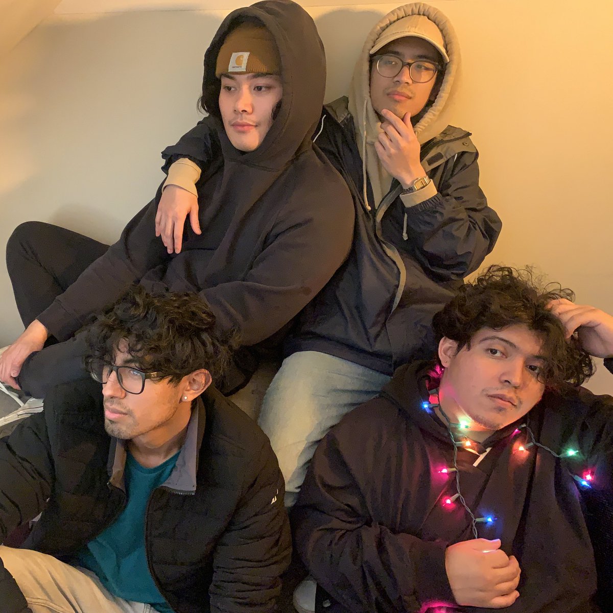 SweetHudson2's tweet photo. Had a small festive photo shoot 😶 #NewProfilePic https://t.co/lCizgncw2s