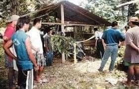 CallSignTsoi's tweet photo. #PNS

KISAH MAT KOMANDO

~ pihak polis telah memakan masa selama 255 hari untuk menumpaskan Mat Komando ni…

Satu kisah jenayah yang pernah menggemparkan satu Malaysia sekitar tahun 2002 dahulu kerana penjenayah ini dipercayai mempunyai ilmu kebal dan juga ilmu selisih. https://t.co/hx77wRP9zl