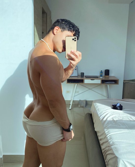 happy night 🥵 https://t.co/OohhAogG7D https://t.co/UGjjp54u5w