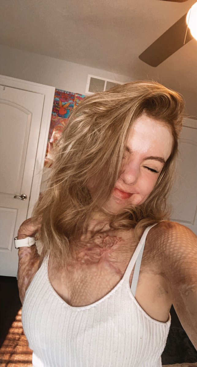 nataliesskye's tweet photo. curly hair girl straightens her hair and has a complex. that’s all. https://t.co/E7vCHrMhA4