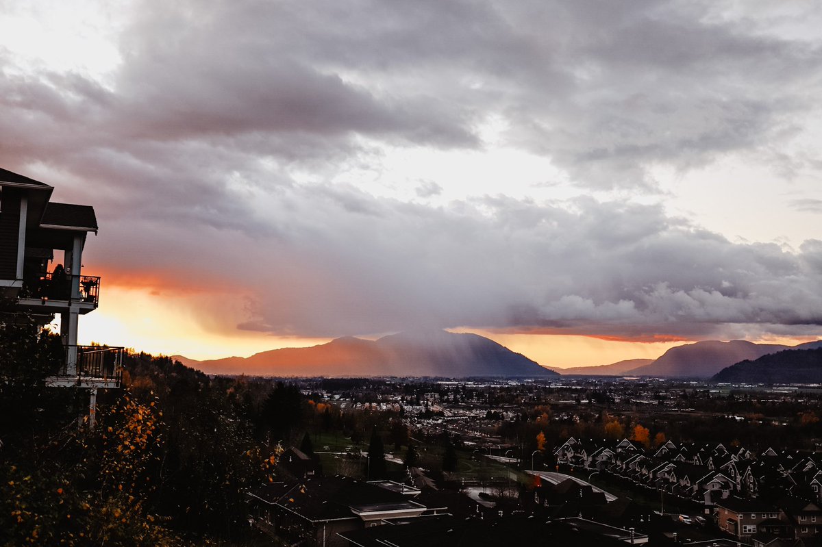 Sunset over #Abbotsford yesterday #Chilliwack #BCStorm #BCFlood